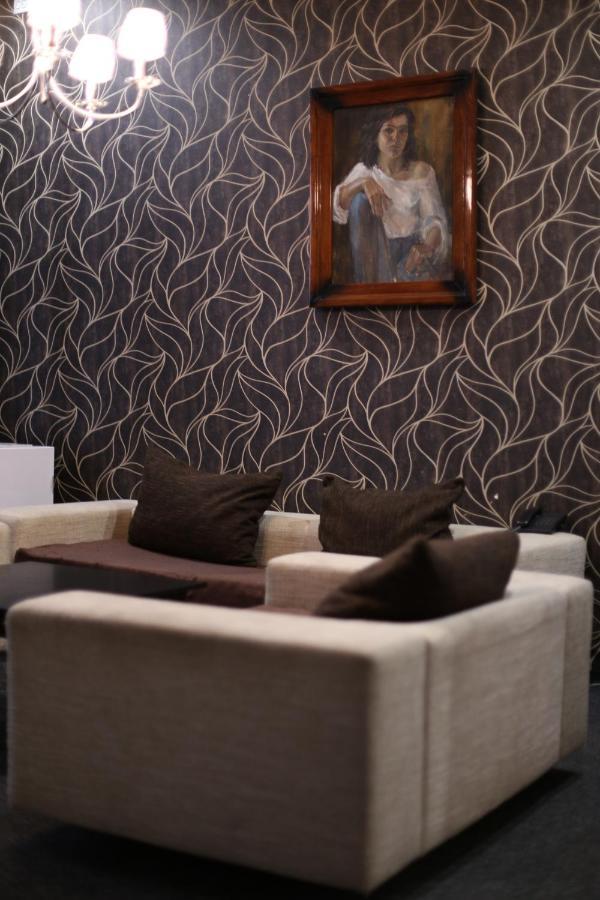 Готель "Палац" Okhtyrka Extérieur photo